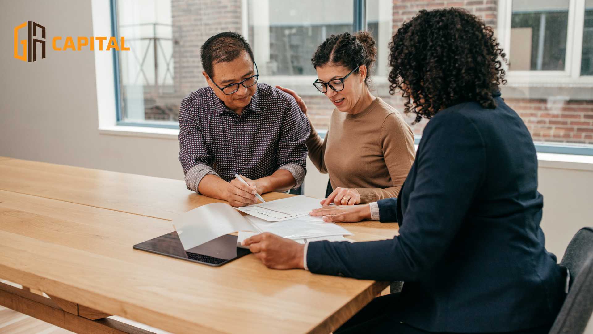 Nhà đầu tư tìm hiểu về quy trình đầu tư định cư EB-5